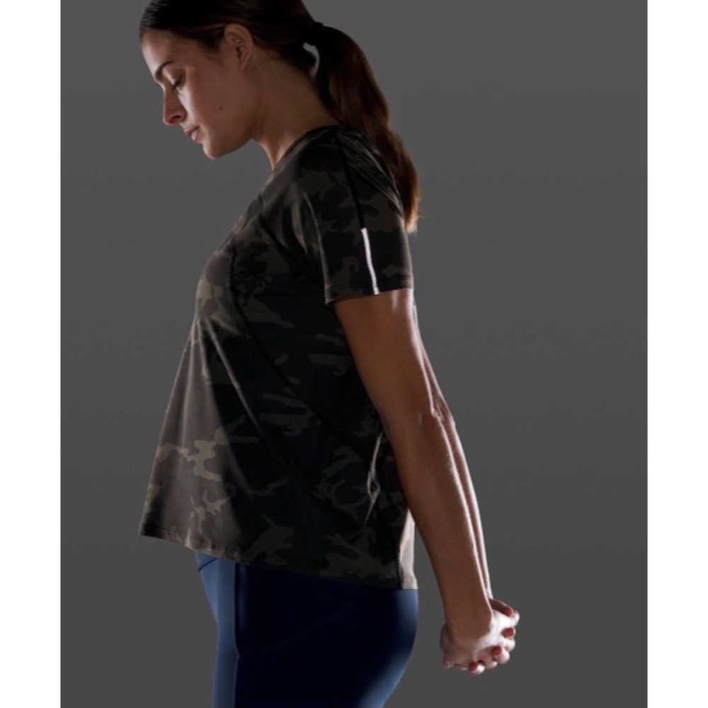 Lululemon Outrun the Heat Short Sleeve Size 4